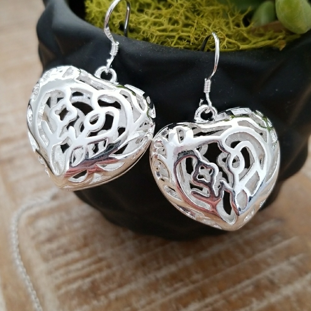 🎀💥AMAZING🌻💝 Silver Heart Set Earrings Necklace - Picture 2 of 3